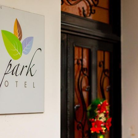 V Park Hotel Tbilisi Esterno foto