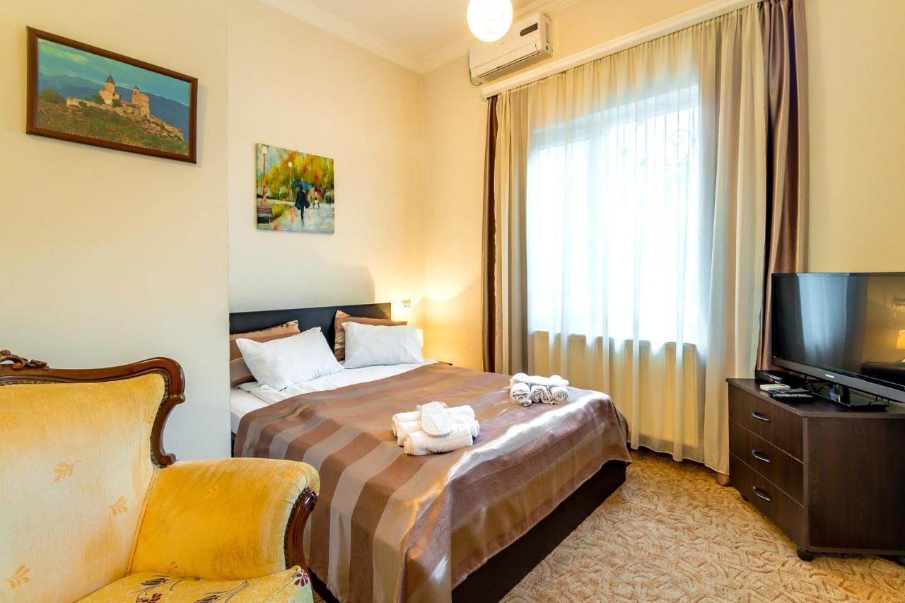 V Park Hotel Tbilisi Esterno foto