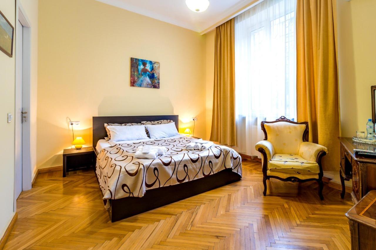 V Park Hotel Tbilisi Esterno foto