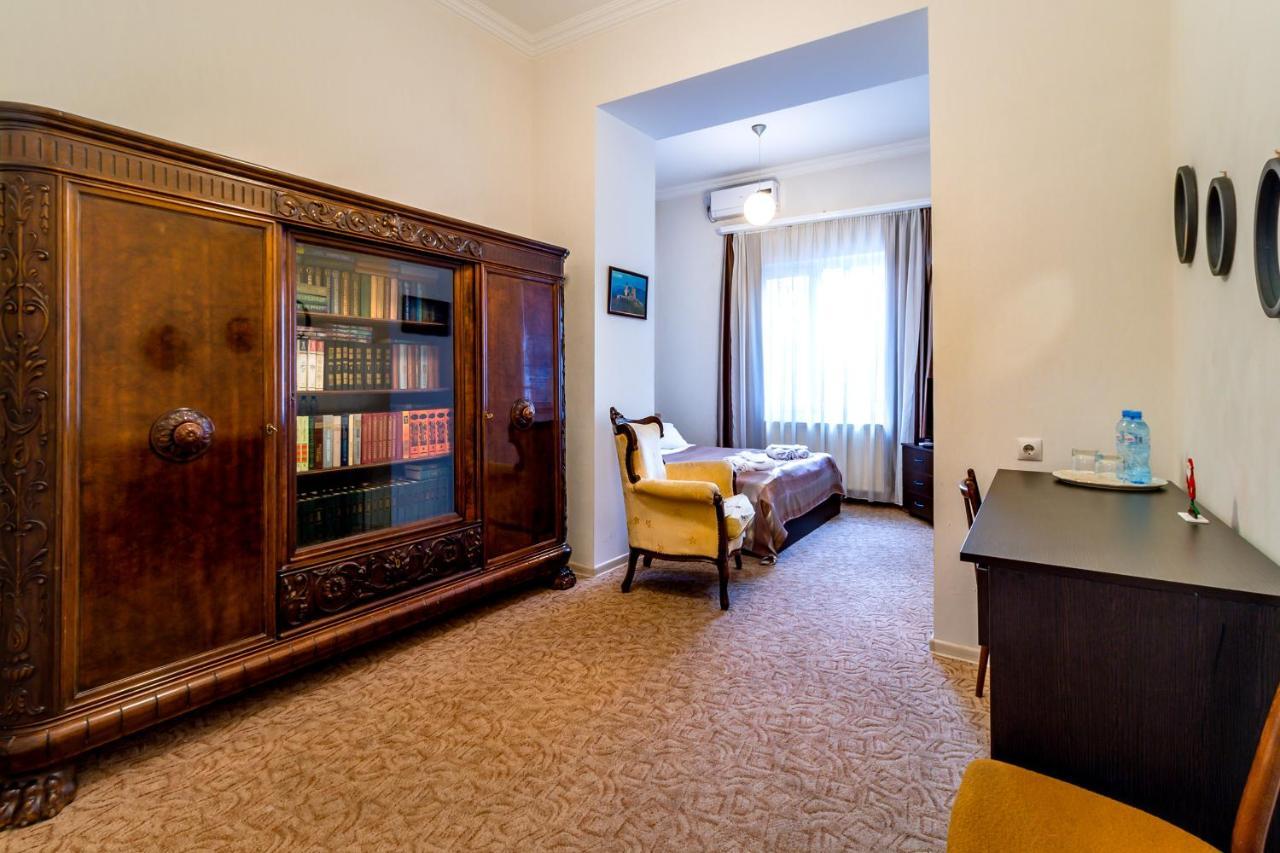 V Park Hotel Tbilisi Esterno foto